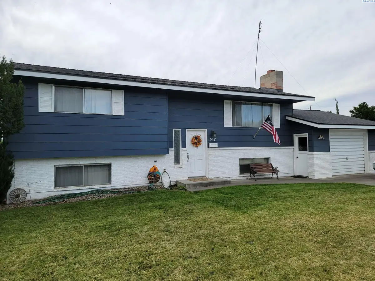 910 King St, Grandview, WA 98930 - #1