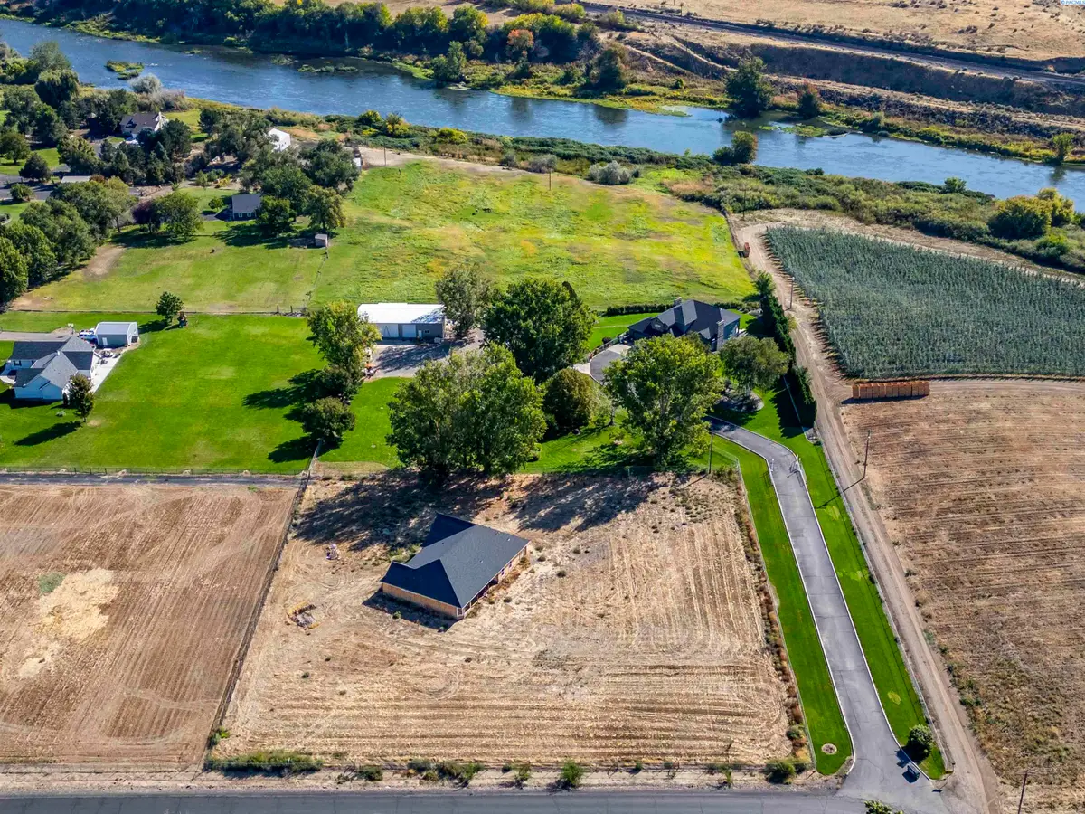 90404 W Hess Road, Prosser, WA 99350 - #1