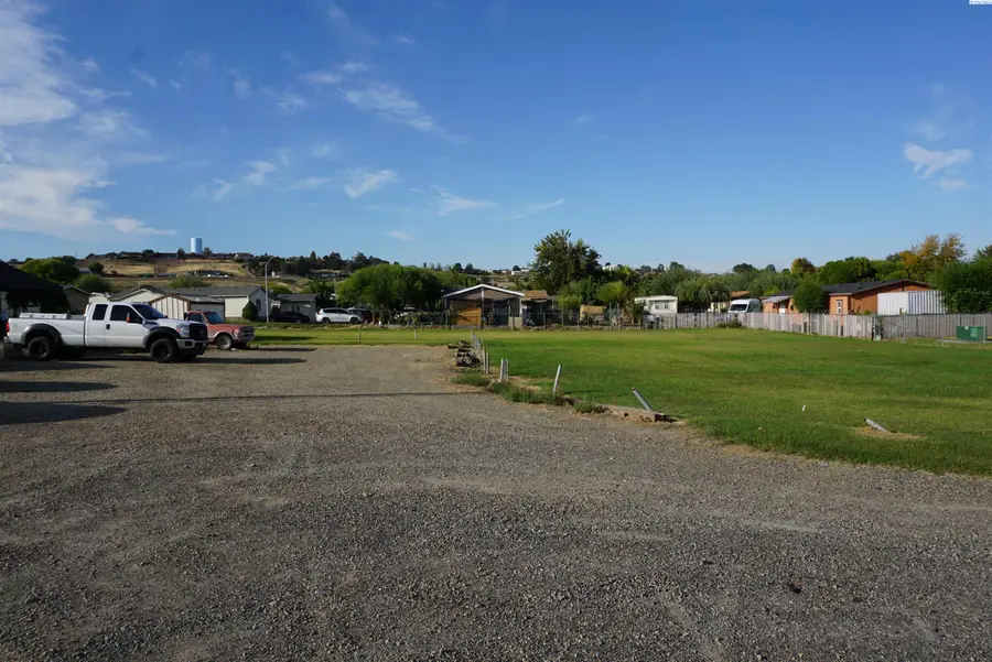 1691 Mcbride St, Sunnyside, WA 98944 - #2