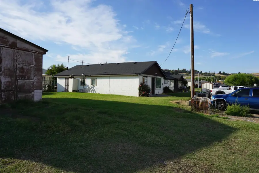 1691 Mcbride St, Sunnyside, WA 98944 - #3