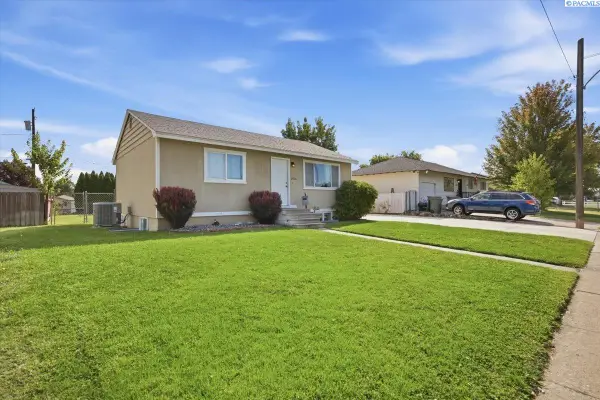 2006 Everest Ave, Richland, WA 99354-2230