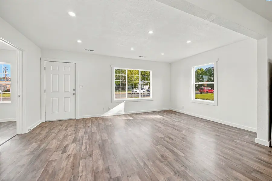 1712 W Irving Street, Pasco, WA 99301 - #2