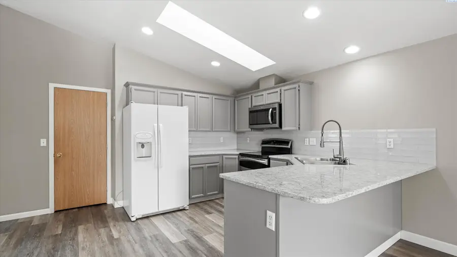 6704 Comiskey Dr., Pasco, WA 99301 - #2