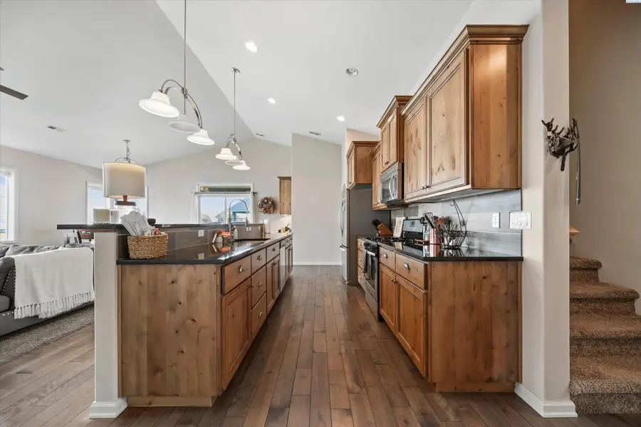 1327 N Oklahoma Pl, Kennewick, WA 99336 - #3