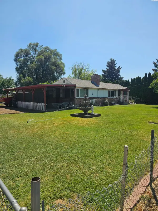 414 Mentzer Ave, Granger, WA 98932