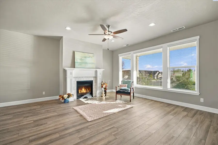 3668 S Van Buren St, Kennewick, WA 99338 - #3