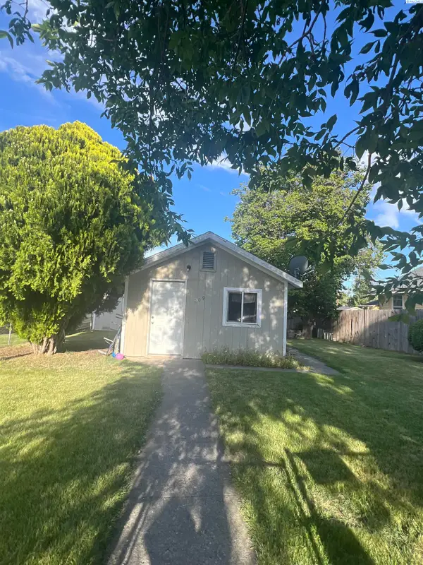 209 G Avenue, Grandview, WA 98930
