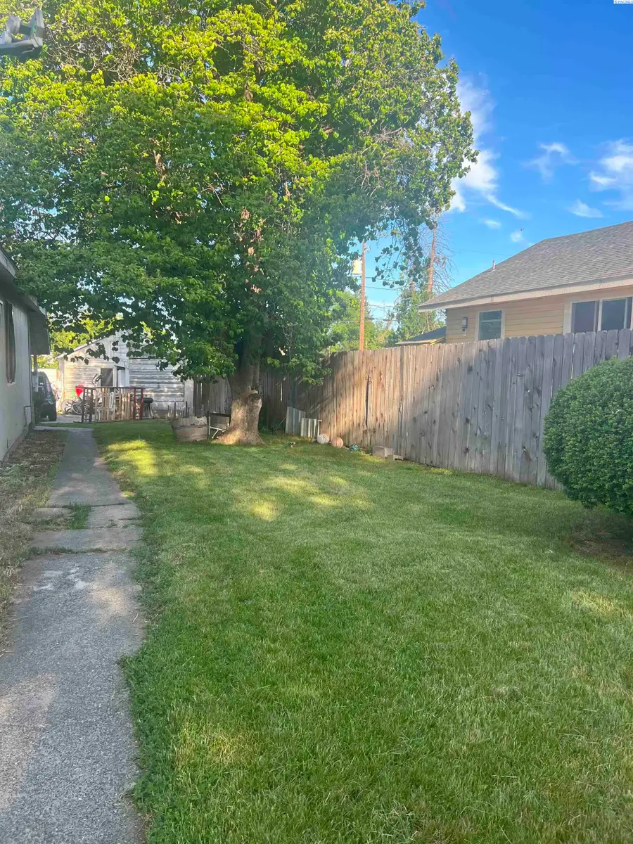 209 G Avenue, Grandview, WA 98930 - #2