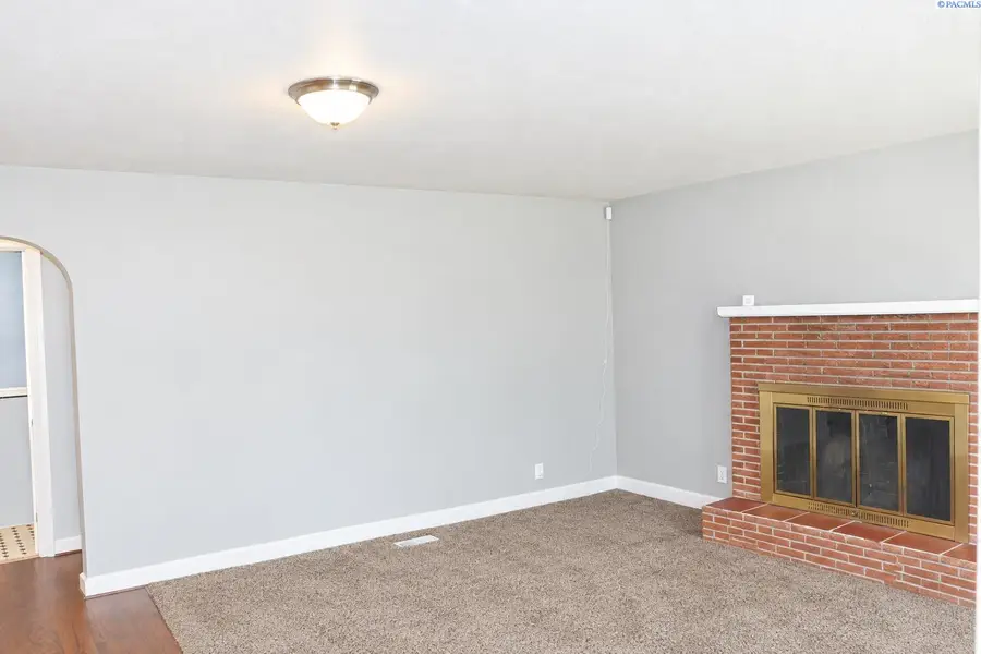 1315 W Kennewick Ave, Kennewick, WA 99336 - #3