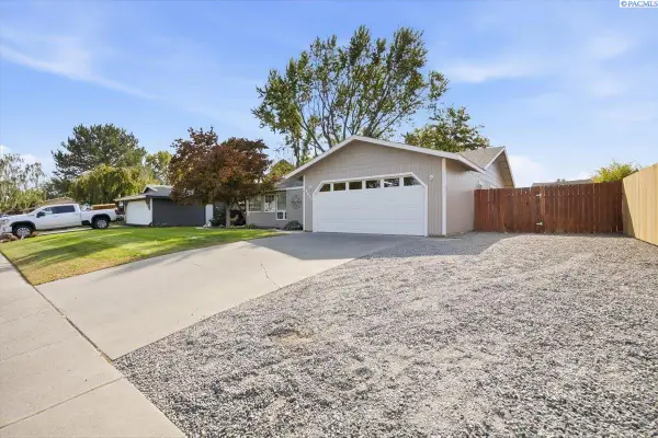 8607 W Entiat Ave, Kennewick, WA 99336