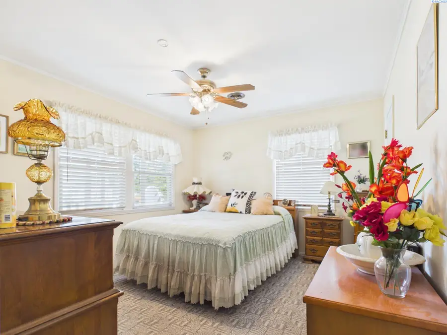 92 Jadwin Ave, Richland, WA 99352 - #2