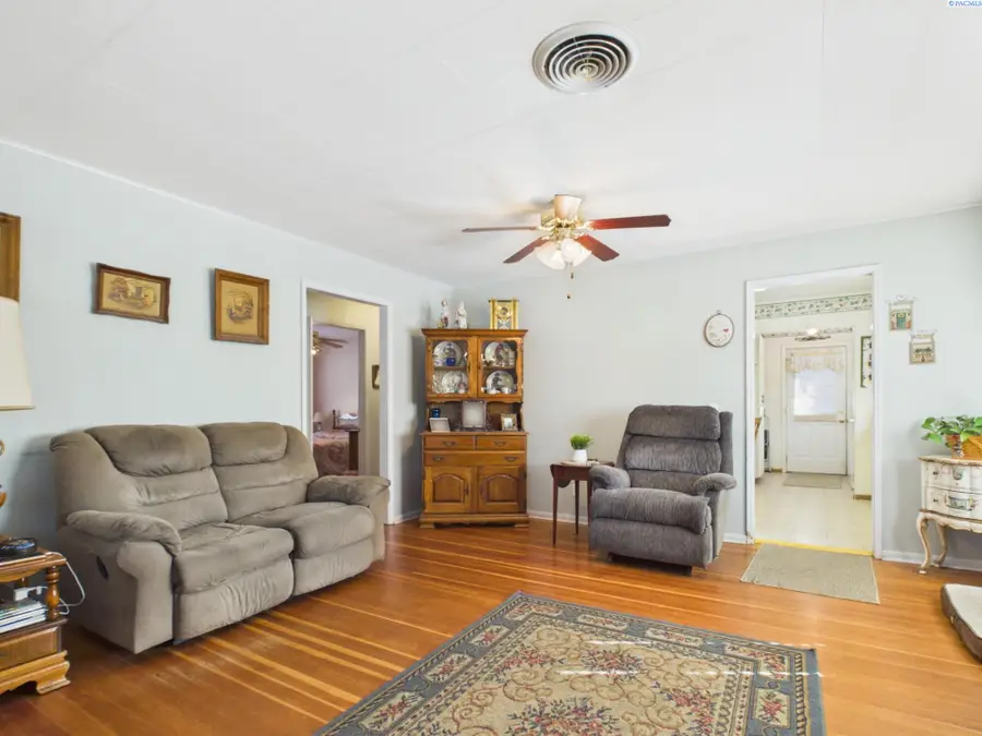 92 Jadwin Ave, Richland, WA 99352 - #3
