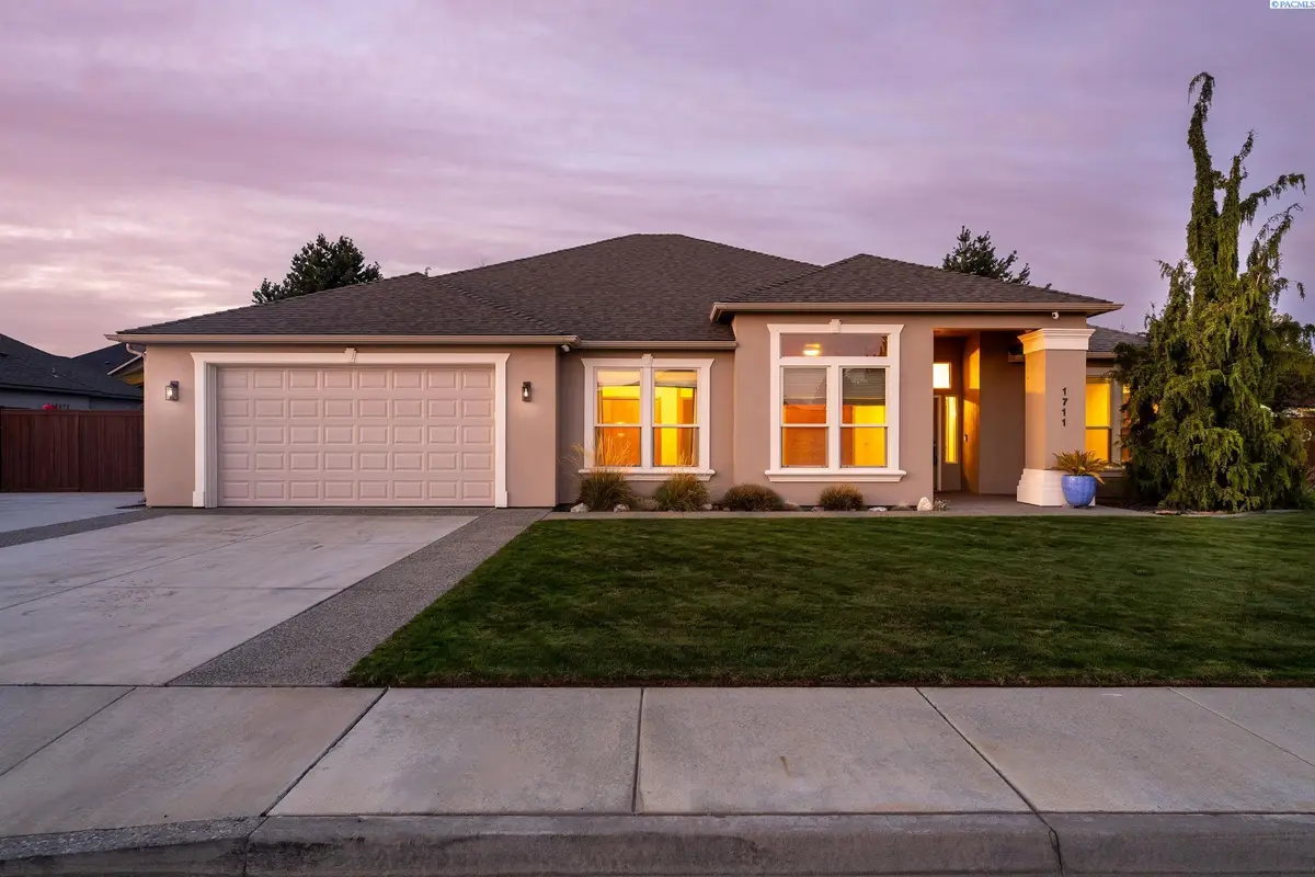 1711 Sunshine Ave, West Richland, WA 99353 - #1