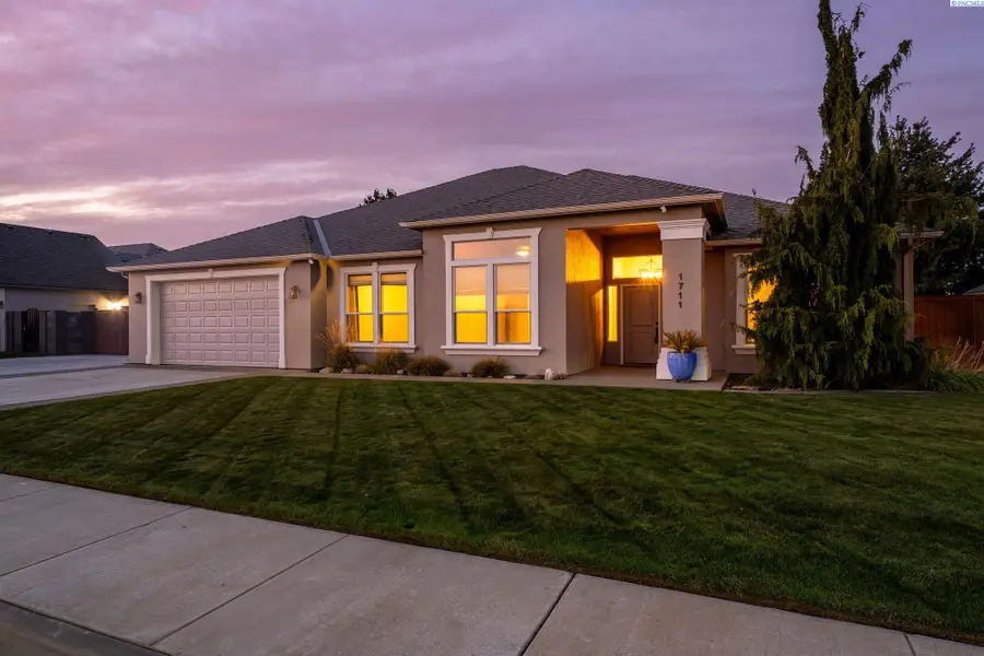 1711 Sunshine Ave, West Richland, WA 99353 - #2