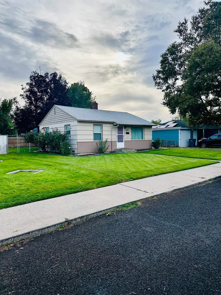 1209 W 1st, Kennewick, WA 99336 - #2