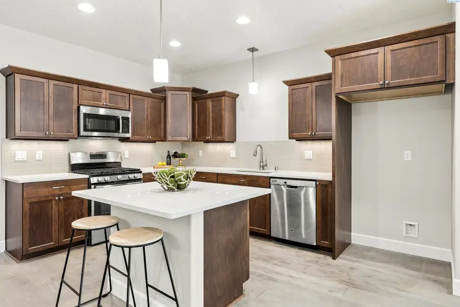 1081 S Delaware St, Kennewick, WA 99338 - #3
