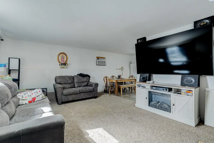 7208 W Yellowstone, Kennewick, WA  - #2