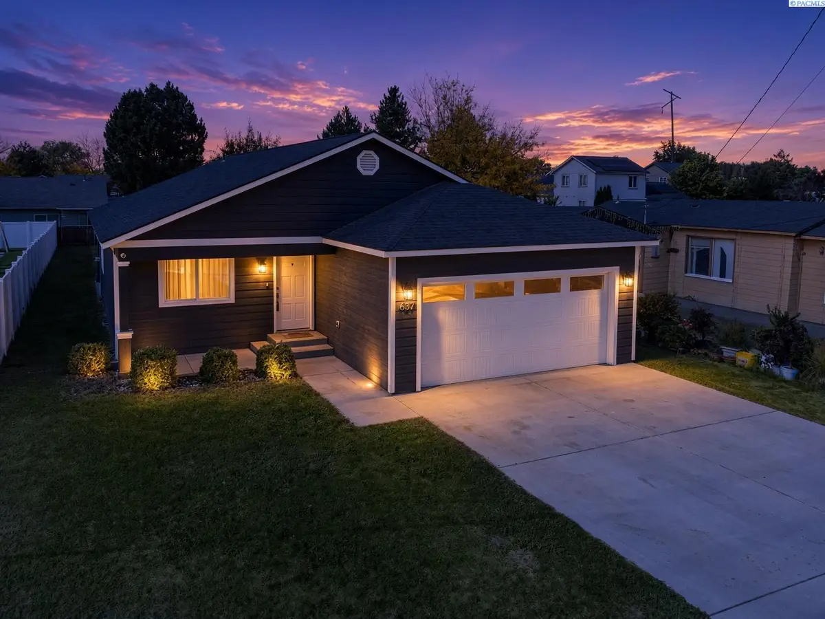 637 N 16th St, Sunnyside, WA 98944 - #1