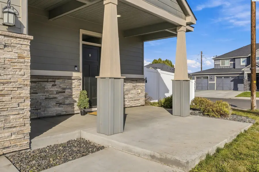 303 Jade Ave, Grandview, WA 98930 - #3