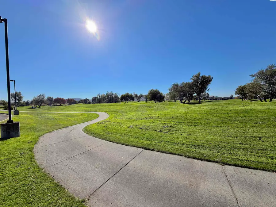 325 Columbia Point Dr, Richland, WA 99352 - #3