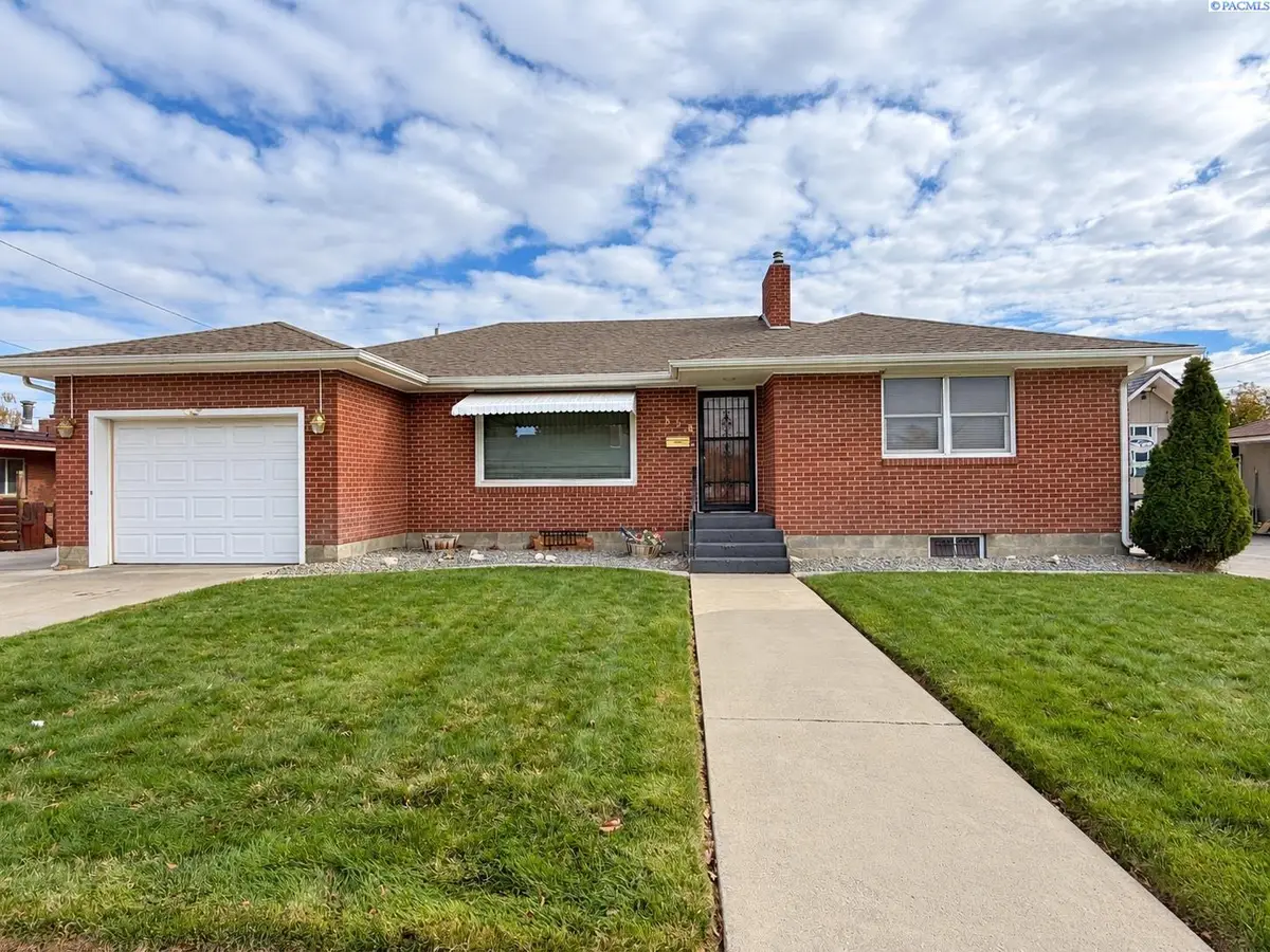 538 S 15th St, Sunnyside, WA 98944 - #1