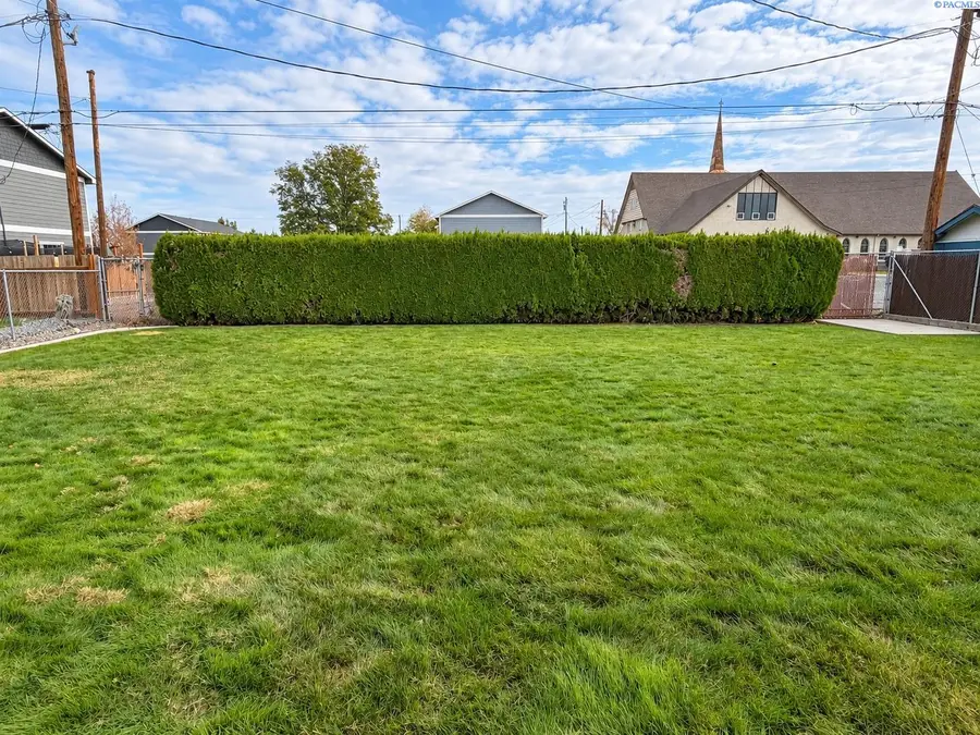 538 S 15th St, Sunnyside, WA 98944 - #3