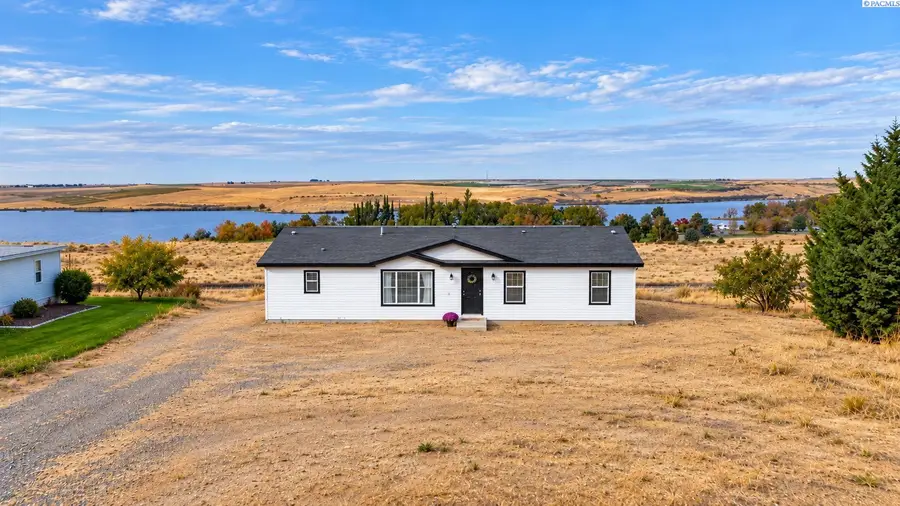 117 Lakeview Dr., Burbank, WA 99323 - #2