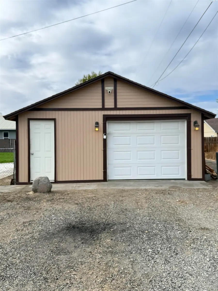 124 Ash St., Burbank, WA 99323 - #2