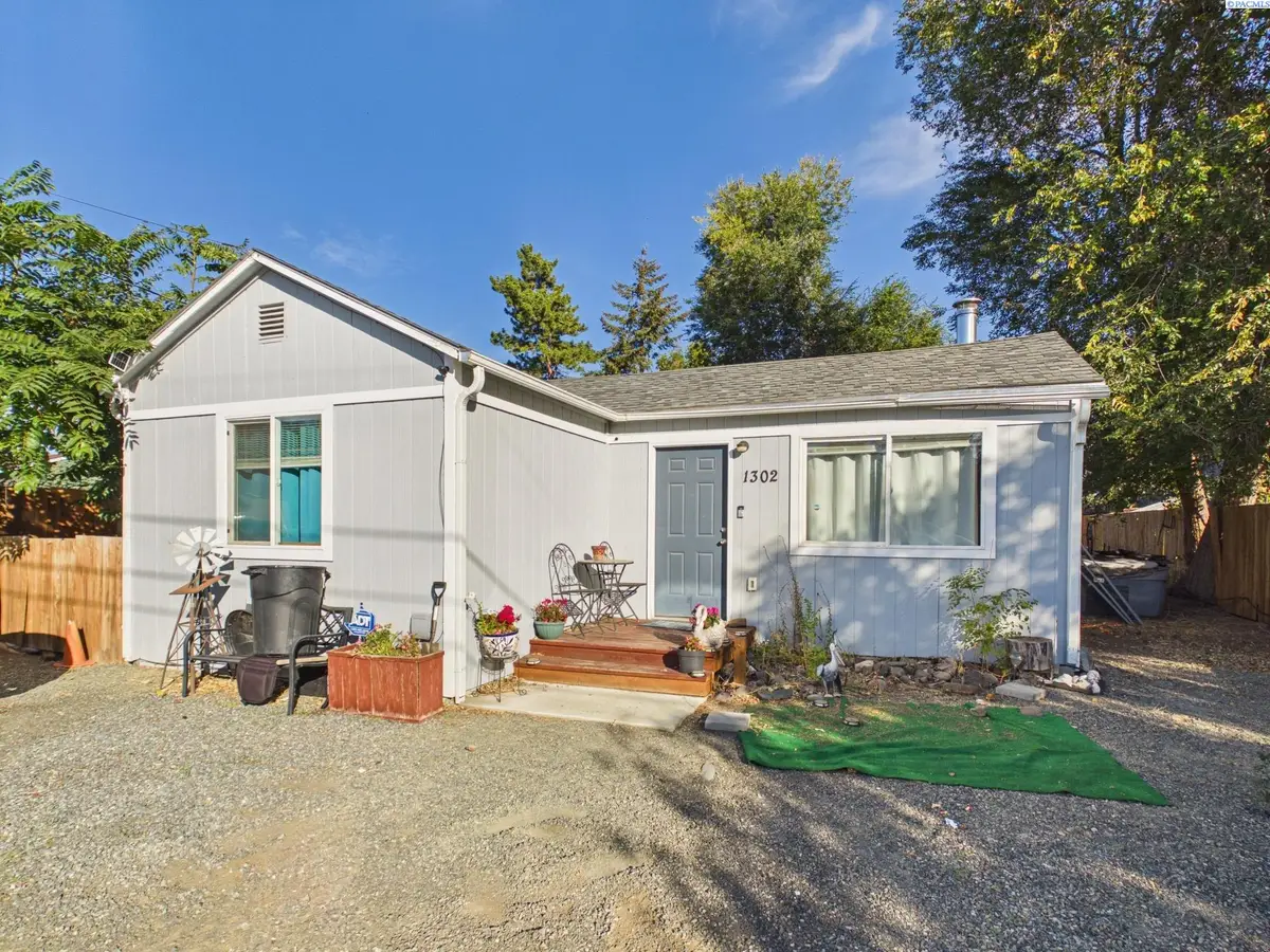 1302 Arkansas Ave, Tieton, WA 98947 - #1