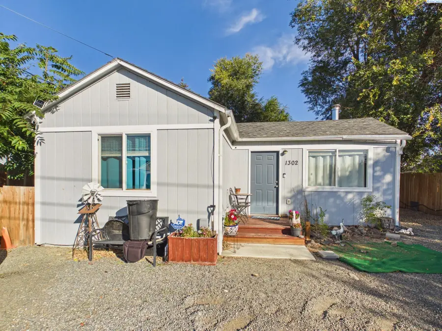 1302 Arkansas Ave, Tieton, WA 98947 - #2