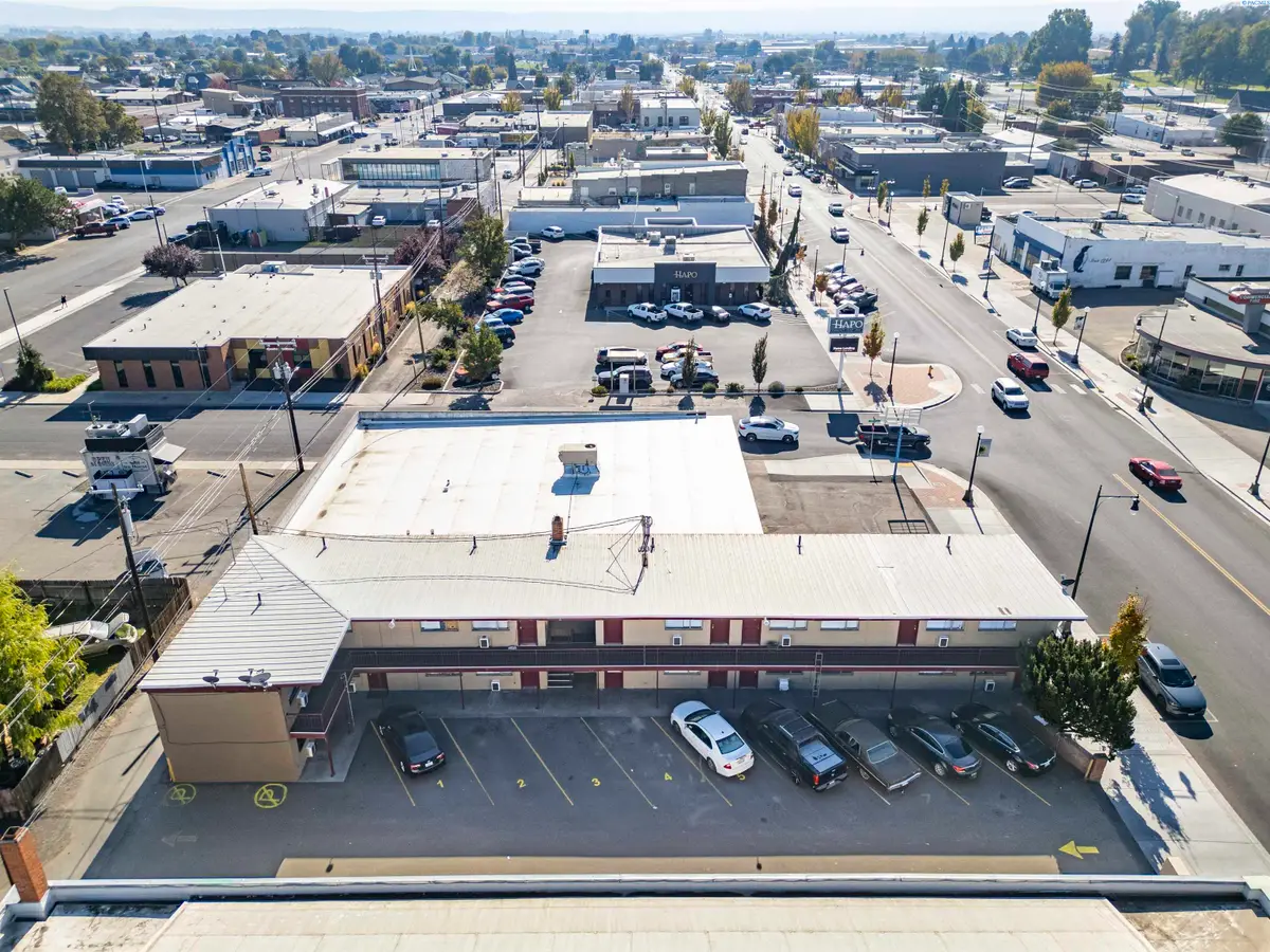 216 S 6th Ave, Sunnyside, WA 98944 - #1
