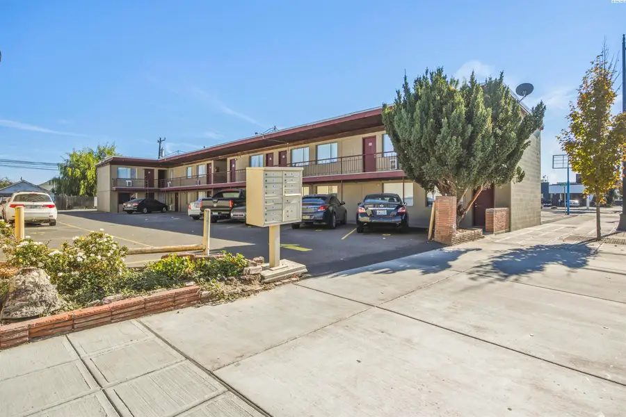 216 S 6th Ave, Sunnyside, WA 98944 - #2