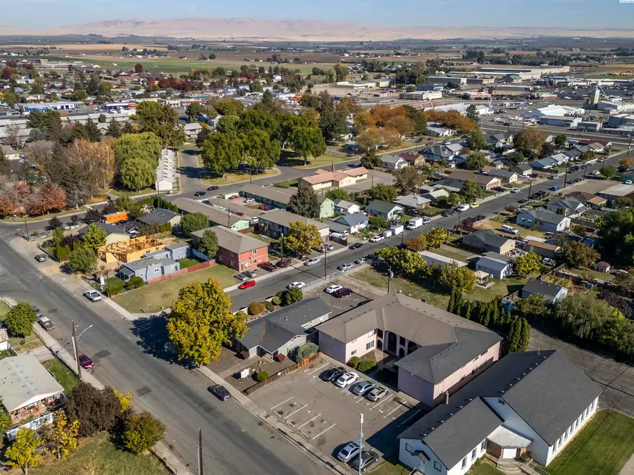 418 S 13th Street, Sunnyside, WA 98944 - #3