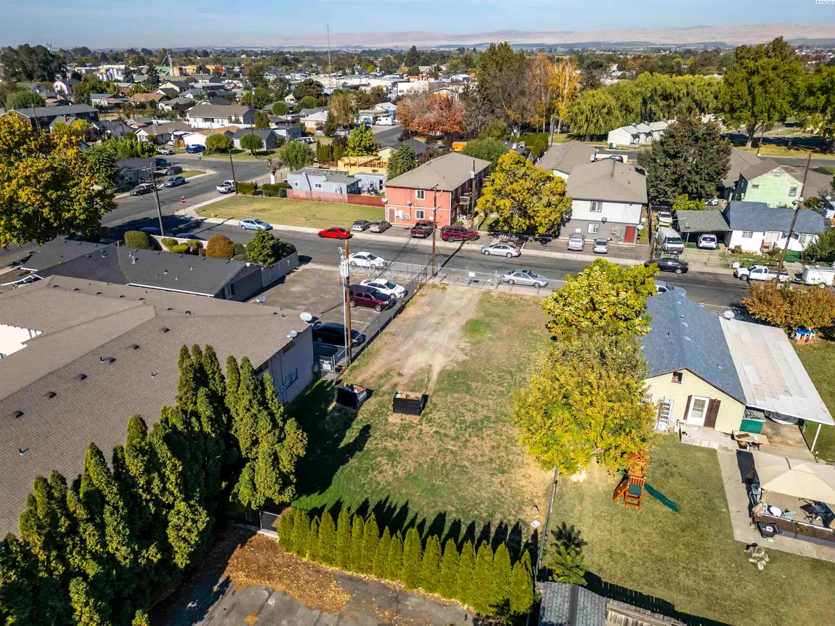1311 E Gregory Ave, Sunnyside, WA 98944 - #1