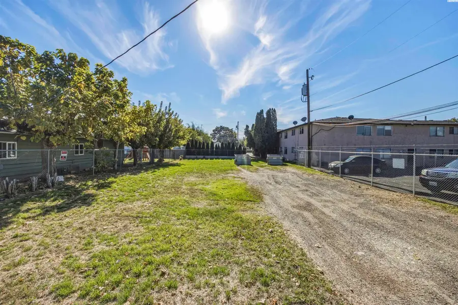 1311 E Gregory Ave, Sunnyside, WA 98944 - #3