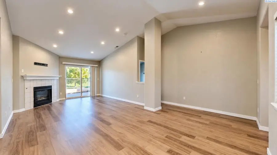 1302 N Montana Street, Kennewick, WA 99336 - #3