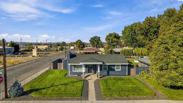 1704 N 22nd Ave, Pasco, WA 99301