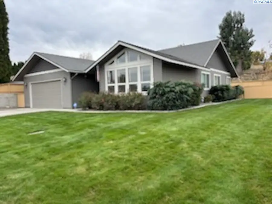 625 Wheeler Ave, Sunnyside, WA 98944 - #2