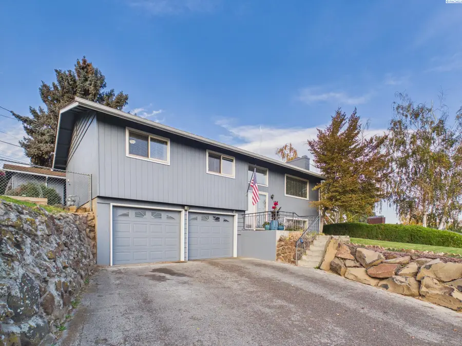 106 N 12th St, Selah, WA 98942 - #2
