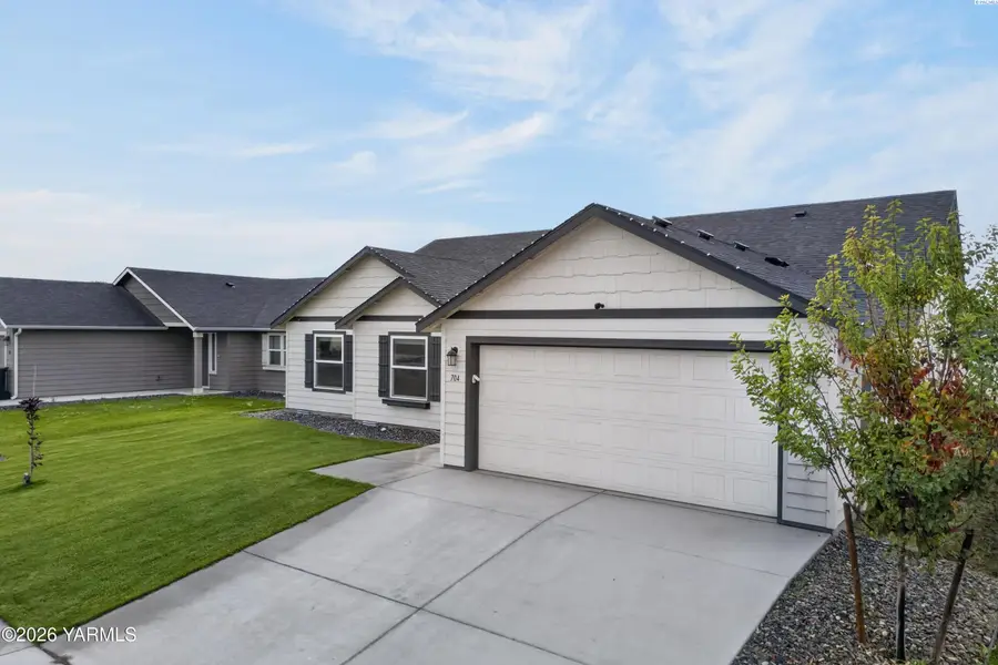 704 Regina Pl, Grandview, WA 98930 - #3