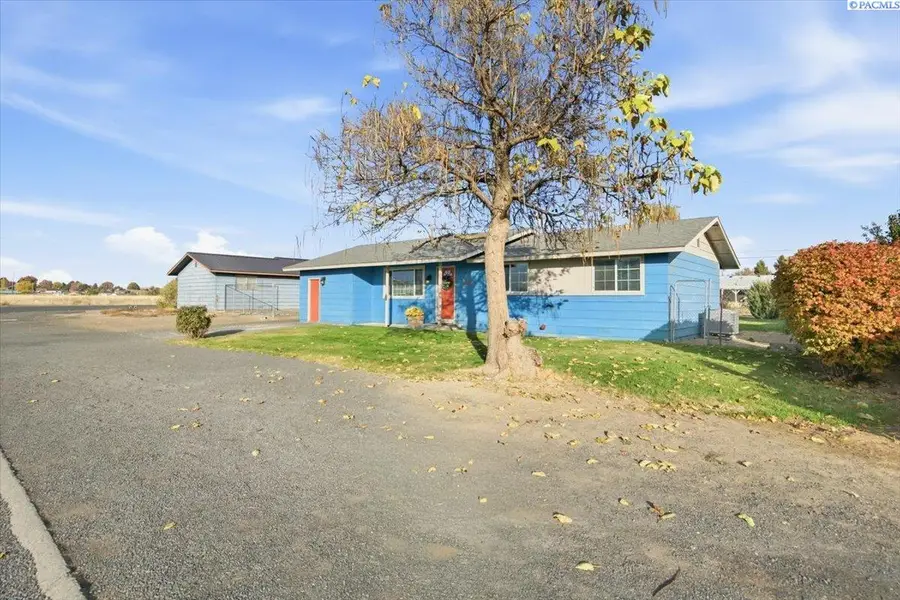 616 S Fifth Ave., Connell, WA 99326 - #2