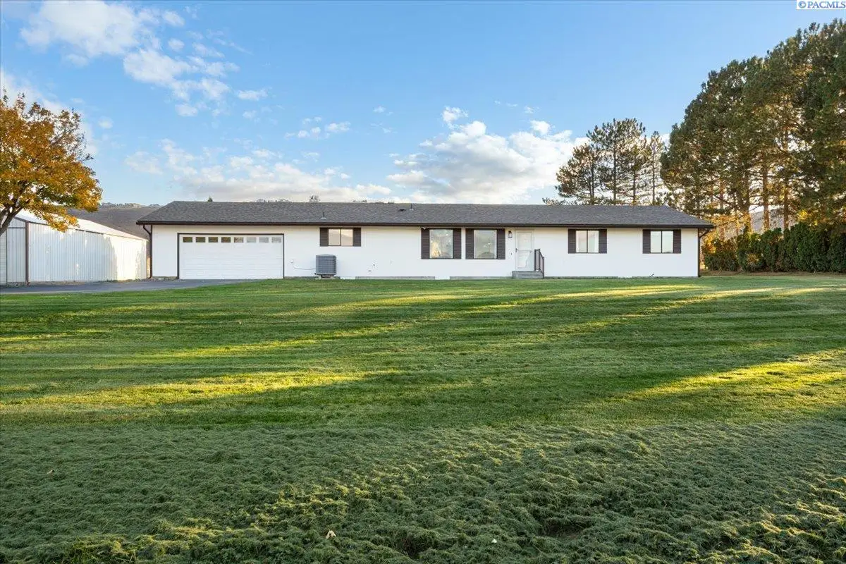 97507 E Badger Rd, Kennewick, WA 99338 - #1