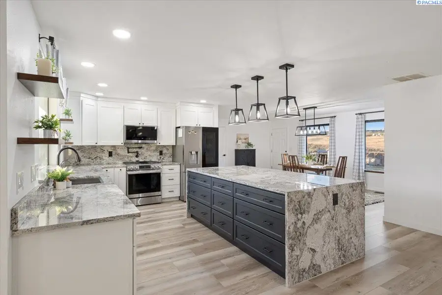 97507 E Badger Rd, Kennewick, WA 99338 - #3