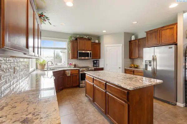 3728 S Lincoln St., Kennewick, WA 99338