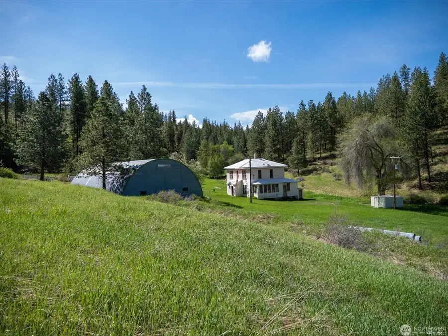39297 N Halverson Canyon Rd, Creston, WA 99117 - Image #2