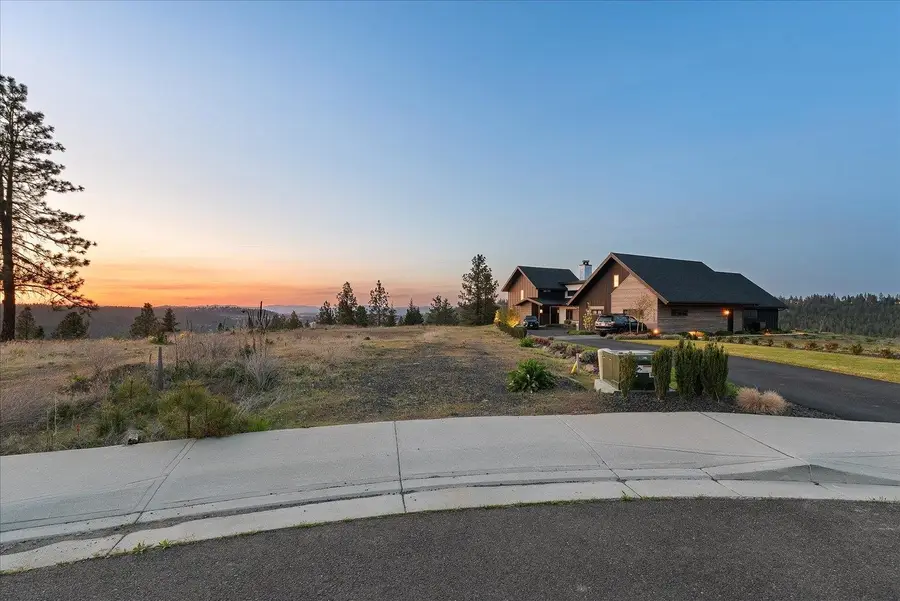 5204 S Falcon Point Ct, Spokane, WA 99224 - Image #2