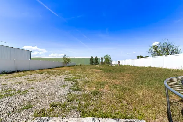 125 N Flora Rd, Greenacres, WA 99016