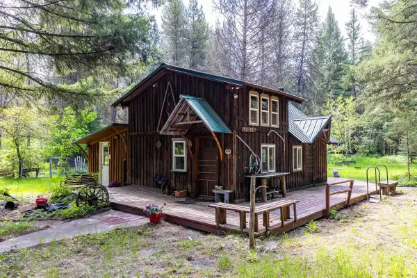 221 Trask Pond Rd, Newport, WA 99156