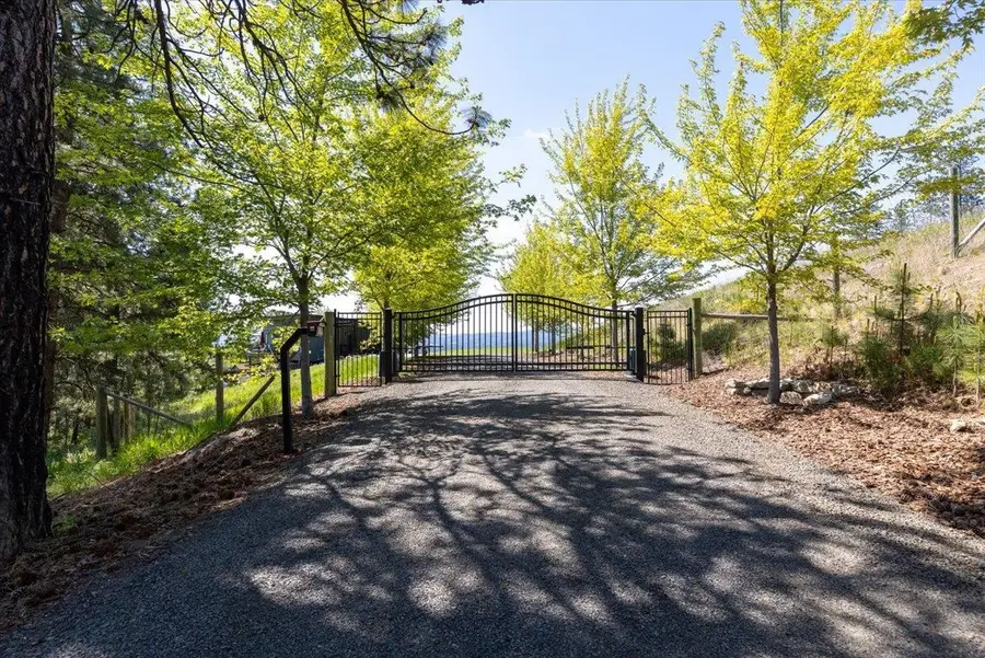 17323 N Lower Greenbluff Rd, Colbert, WA 99005 - Image #2