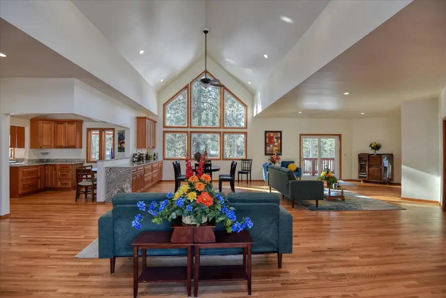 12912 E Gibbs Rd, Mica, WA 99023 - Image #2